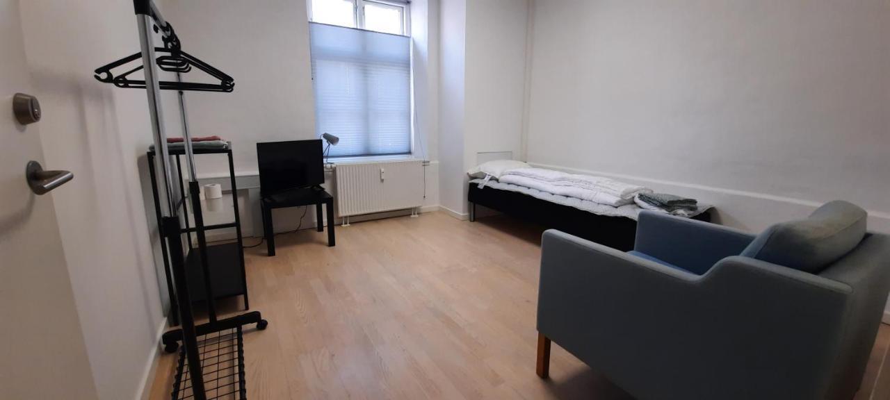Private Room In A Shared Apartment Odense Exterior photo