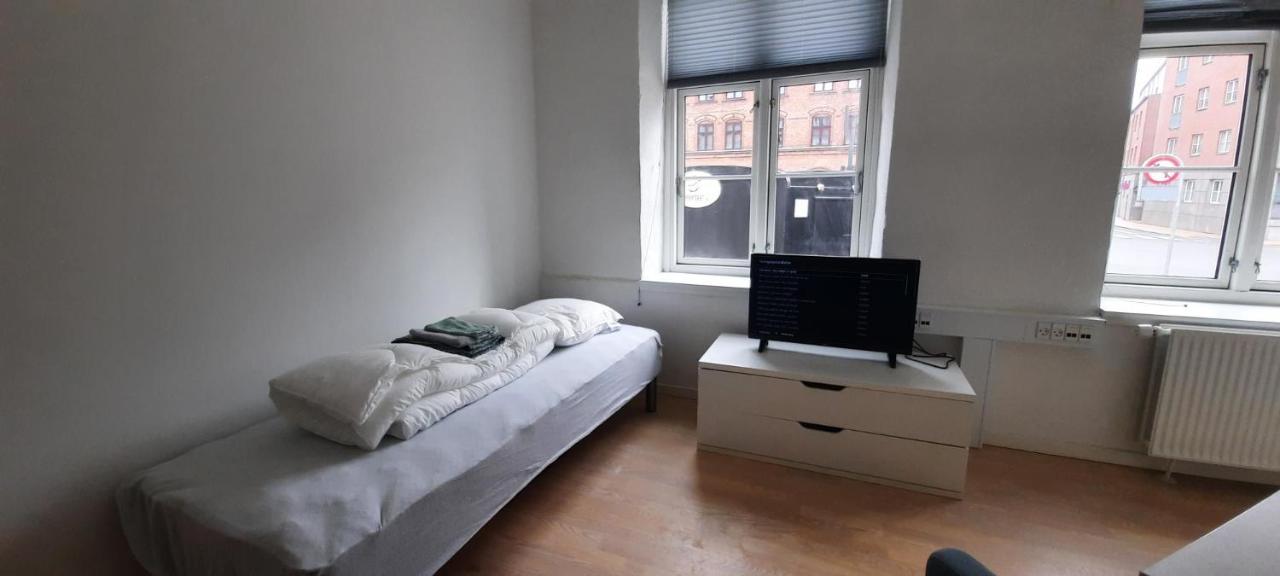 Private Room In A Shared Apartment Odense Exterior photo