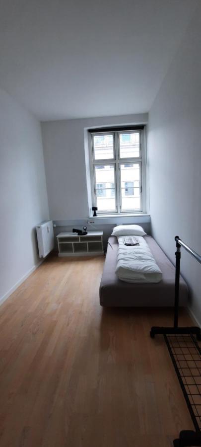 Private Room In A Shared Apartment Odense Exterior photo