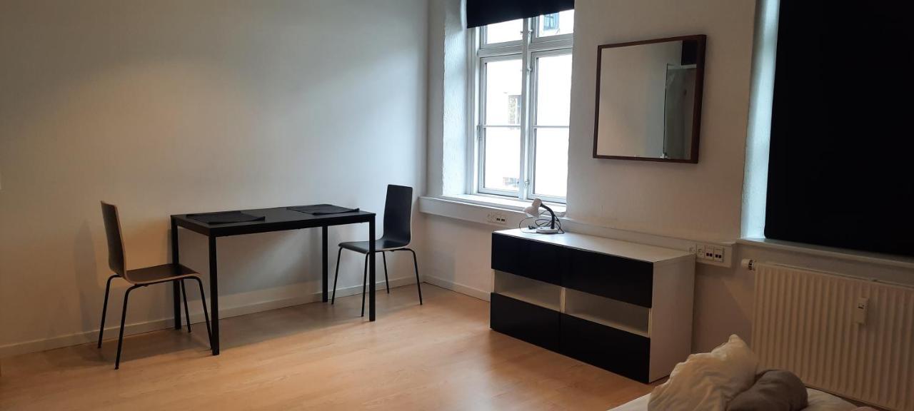 Private Room In A Shared Apartment Odense Exterior photo